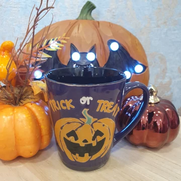 Halloween bögre lila,  tökfejjel Trick or Treat felirattal 10 x 12 cm