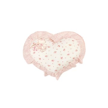 Fodros rózsás díszpárna szívalakú Balza 30 x 40 +10 cm
