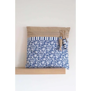 Díszpárna halas fehér virágokkal 45 x 45 cm Díszpárna halas fehér virágokkal 45 x 45 cm