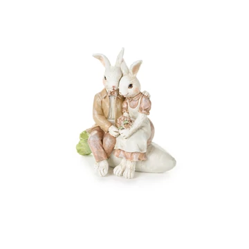 Nyuszi házaspár répán üldögélve resin 14 cm