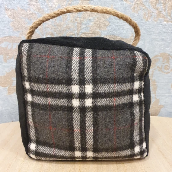 Ajtótámasz fekete kockás 15 x 15 cm