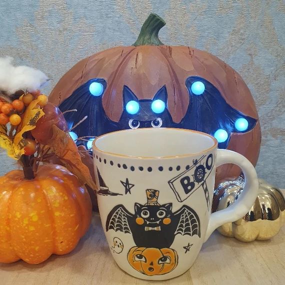 Halloween bögre csodálkozó tökkel denevérrel a fején