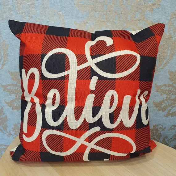 Believe Karácsonyi piros fekete kockás párnahuzat 45 x 45 cm