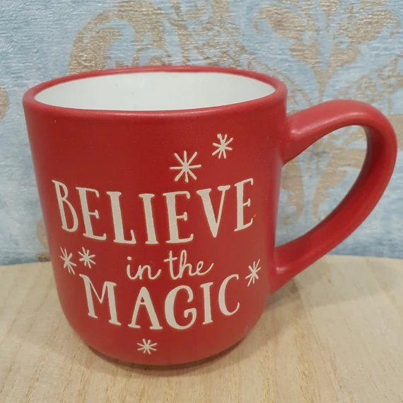 BELIVE in the MAGIC piros bögre