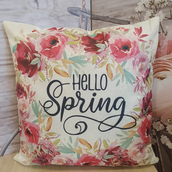 Díszpárnahuzat Hello Spring felirattal pink rózsákkal 44 x 44 cm