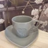 Kép 2/2 - Porcelán szíves csésze+alj szürke 6,2 x 5,7 cm