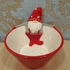 Kép 3/3 - Porcelán tál álldogáló piros manóval