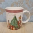 Kép 2/2 - Porcelán bögre fenyőfával diótörőkkel 300 ml